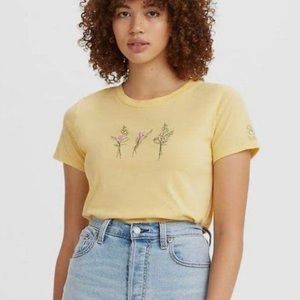 NWT Floral Crop Top Levi Tee